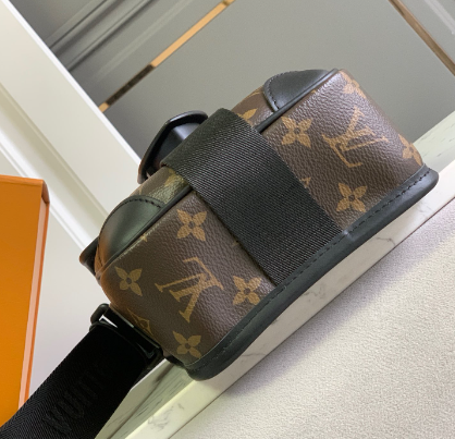 Louis Vuitton Archy Messenger PM Bag 88062 - Image 4
