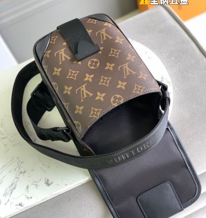 Louis Vuitton Archy Messenger PM Bag 88062 - Image 5
