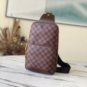 Louis Vuitton AVENUE Shoulder Bag 10683