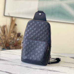 Louis Vuitton Avenue shoulder bag 89541
