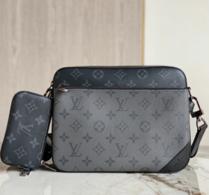 Louis Vuitton Pochette Men's Three-In-One Handbag 82803