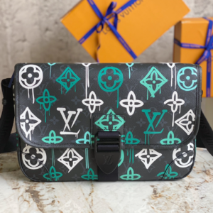 Louis Vuitton ARCHY Medium Men's Messenger Bag - Printed 28737