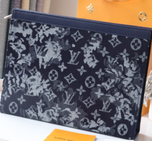 Louis Vuitton Pochette Voyage Brazza Wallet - Black 83880