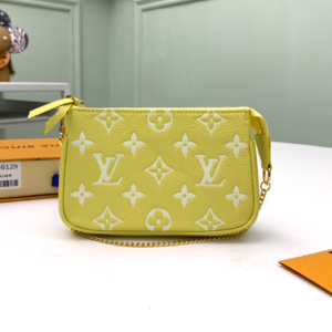Louis Vuitton Mother's Day special Mini Pochette Accessoires Clutch 25389