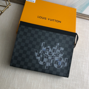 Louis Vuitton Pochette Voyage Medium Handbag - Black 77479