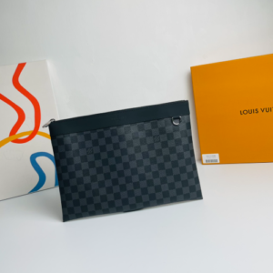 Louis Vuitton Discovery Pochette Handbag 89973