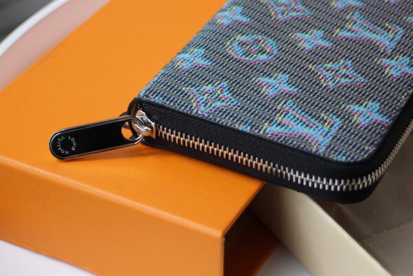 Louis Vuitton Slim Silhouette Zippy Coin Purse - Blue 58066 - Image 4