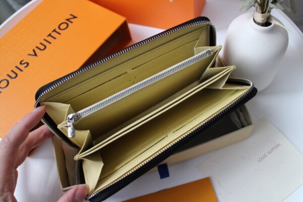 Louis Vuitton Slim Silhouette Zippy Coin Purse - Blue 58066 - Image 2