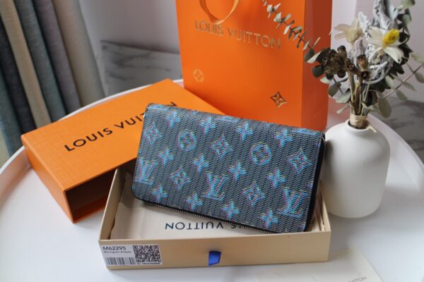 Louis Vuitton Slim Silhouette Zippy Coin Purse - Blue 58066 - Image 5