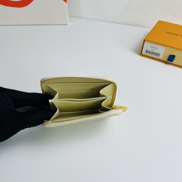 Louis Vuitton Zipped Coin Purse - White 27898 - Image 3