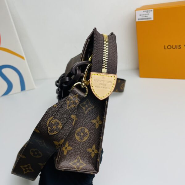 Louis Vuitton Thick Chain Design Shoulder Messenger Bag 98435 - Image 4