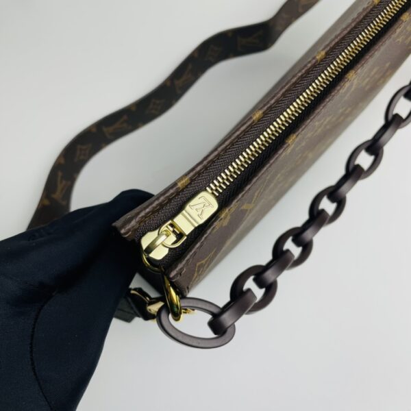 Louis Vuitton Thick Chain Design Shoulder Messenger Bag 98435 - Image 2