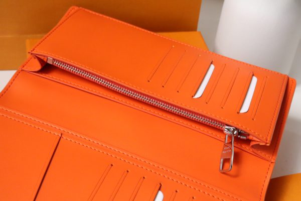 Louis Vuitton New Aerogram Brazza Wallet - Orange 26284 - Image 2