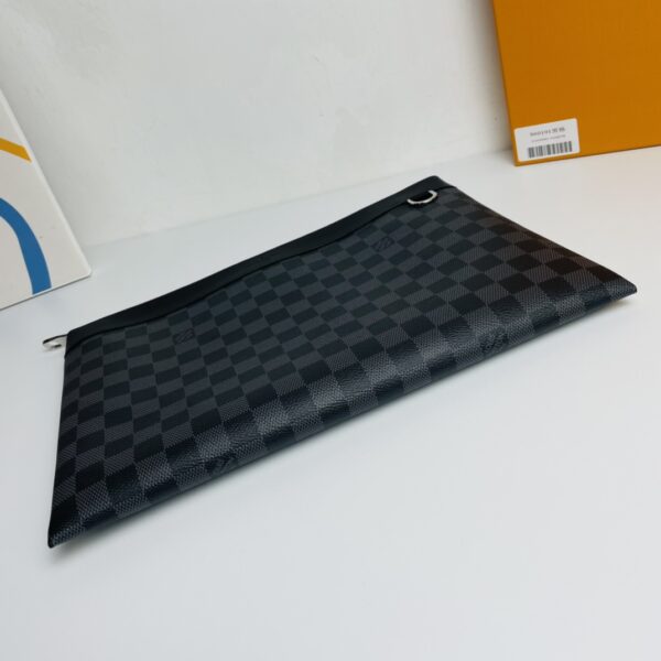 Louis Vuitton Discovery Pochette Handbag 89973 - Image 4