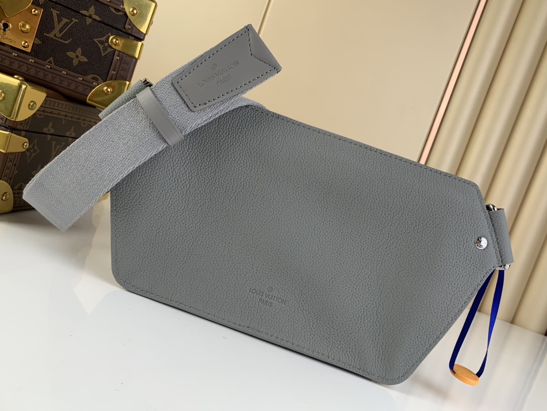 Louis Vuitton Aerogram Shoulder Bag - Gray 47766 - Image 4