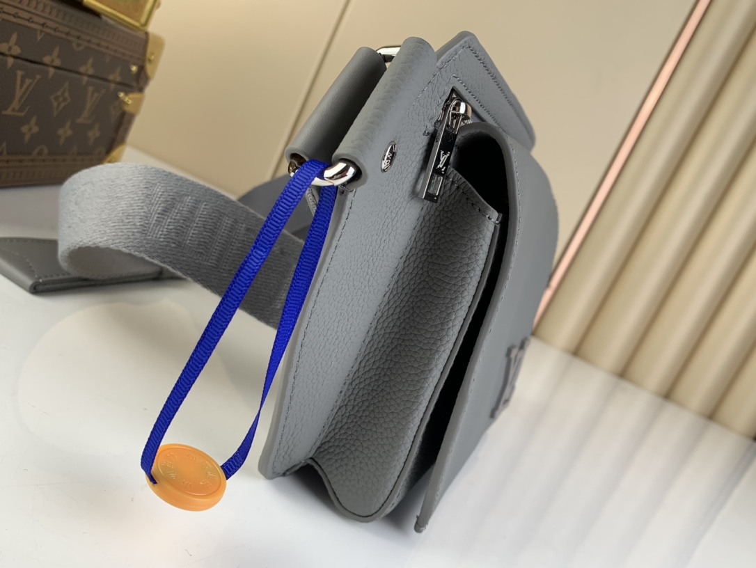 Louis Vuitton Aerogram Shoulder Bag - Gray 47766 - Image 5