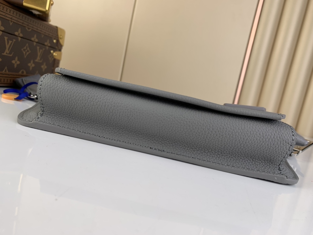 Louis Vuitton Aerogram Shoulder Bag - Gray 47766 - Image 3