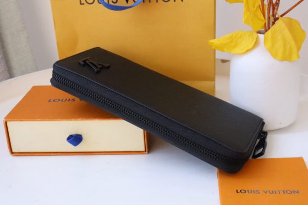 Louis Vuitton Aerogram Leather Zipper Wallet - Black 14330 - Image 4
