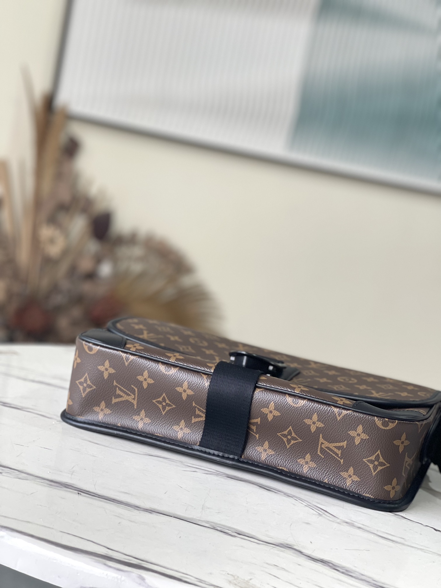 Louis Vuitton ARCHY Medium Messenger Bag 49385 - Image 3