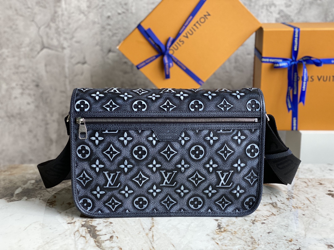 Louis Vuitton ARCHY Medium Messenger Bag for Men - Blue 36106 - Image 4
