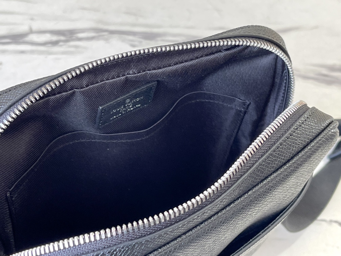 Louis Vuitton Alex BB Messenger Bag - Black 21267 - Image 3