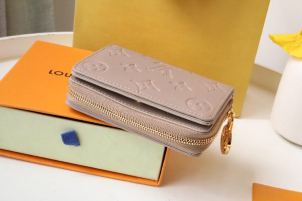 Louis Vuitton Lou Coussin Wallet - Cream 33188 - Image 5