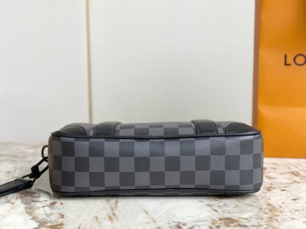 Louis Vuitton POCHETTE KASAI Clutch Bag for Men 88548 - Image 3