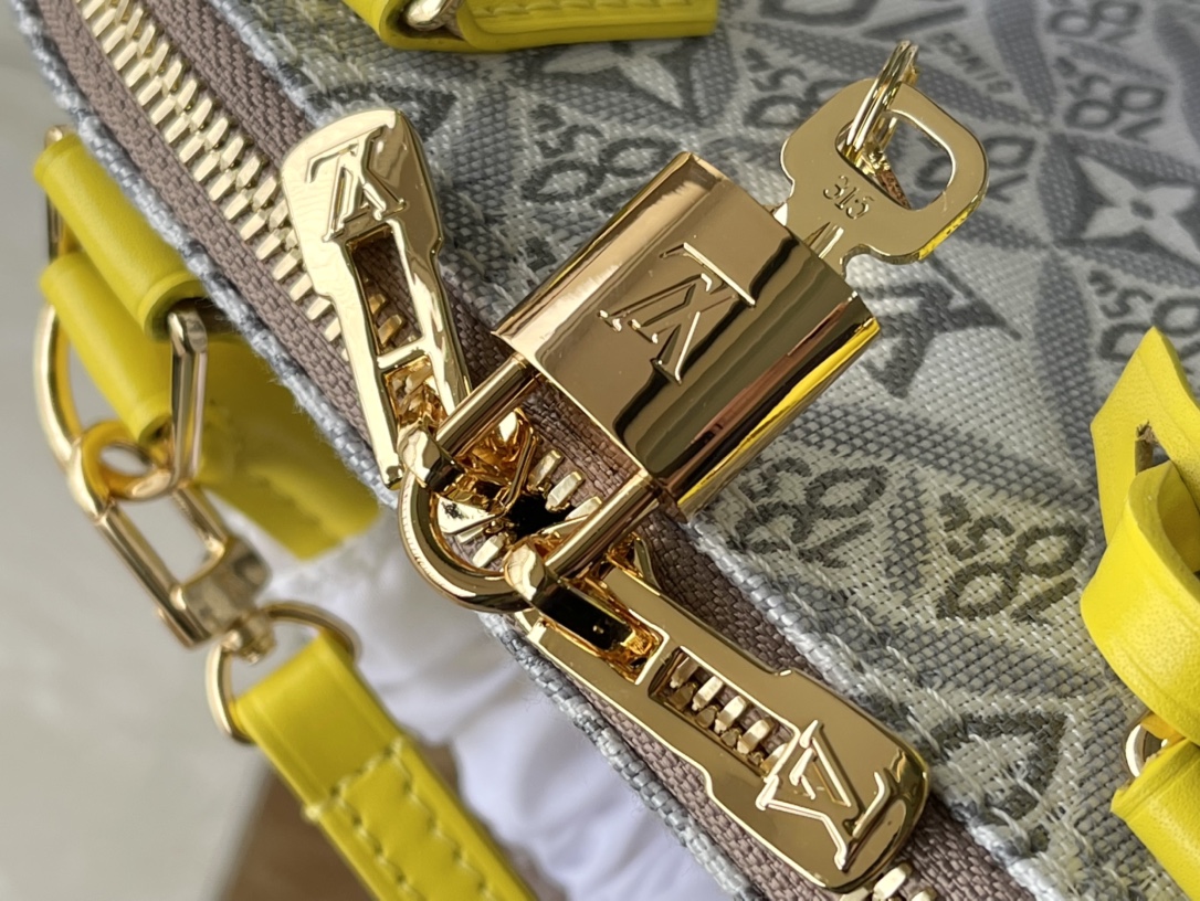 Louis Vuitton Alma BB HandBag 38905 - Image 9