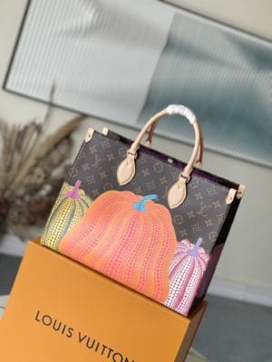 Louis Vuitton ONTHEGO Handbag 94600