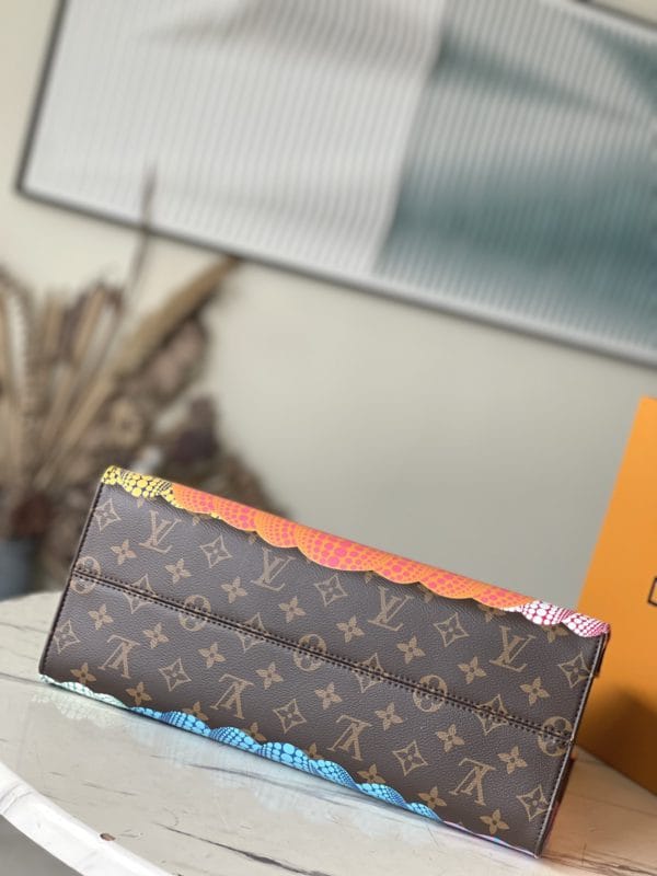 Louis Vuitton ONTHEGO Handbag 94600 - Image 7
