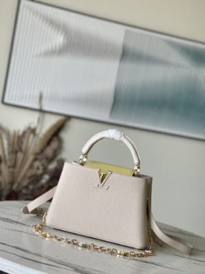 Louis Vuitton Capucines Handbag - Grey 97308