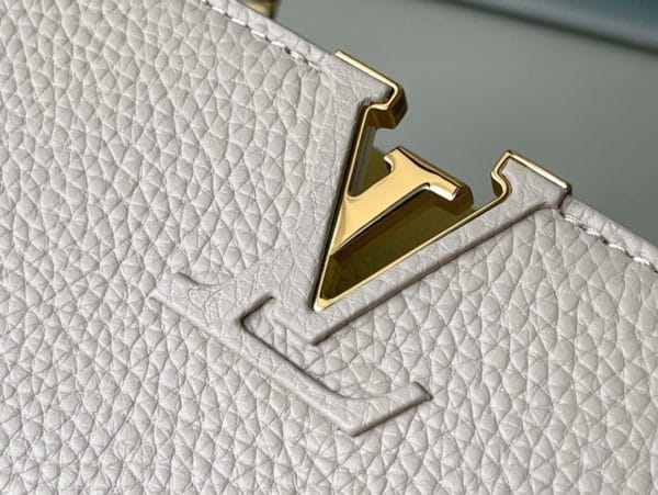 Louis Vuitton Capucines Handbag - Grey 97308 - Image 7