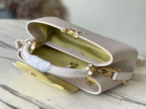 Louis Vuitton Capucines Handbag - Grey 97308 - Image 8