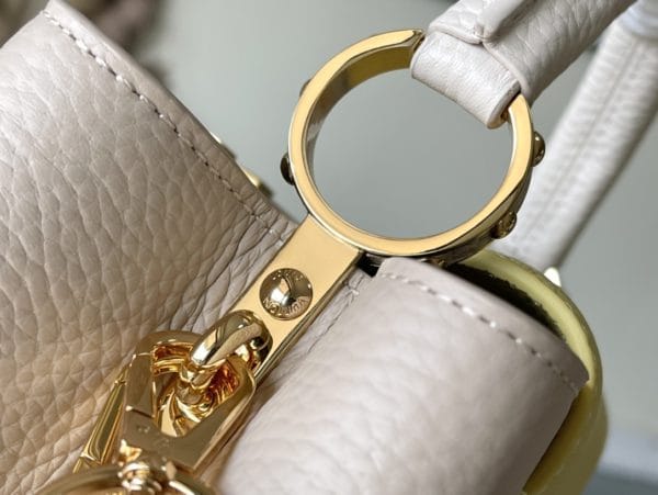 Louis Vuitton Capucines Handbag - Grey 97308 - Image 9