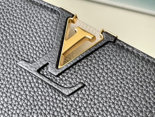 Louis Vuitton Capucines Medium Handbag 88317 - Image 8