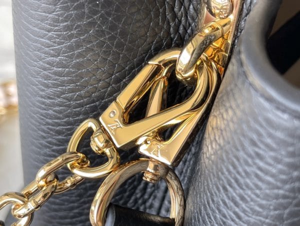 Louis Vuitton Capucines Handbag - Black 58528 - Image 8