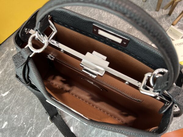 Fendi Peekaboo Large Handbag - Black 60780 - Image 4