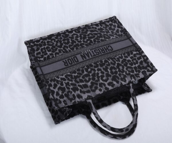 Dior Book Tote Leopard Handbag 36945 - Image 4