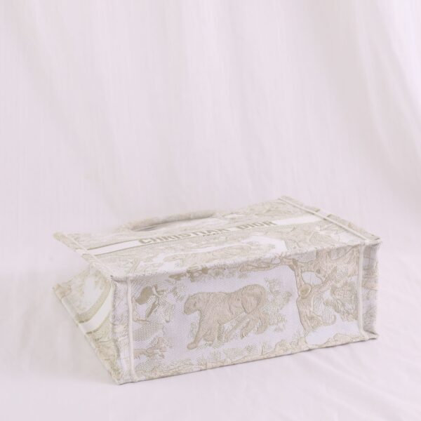 Dior Around The World Book Tote Bag - White 99911 - Image 3
