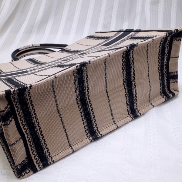 Dior Book Tote Black And Beige Embroidered Handbag 16205 - Image 4