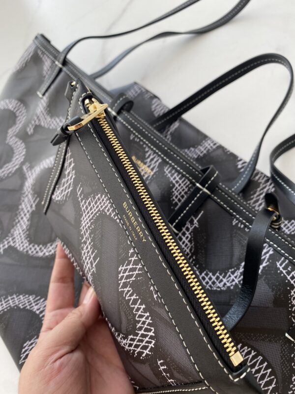 Burberry Beach Tote Bag - Black 33746 - Image 2