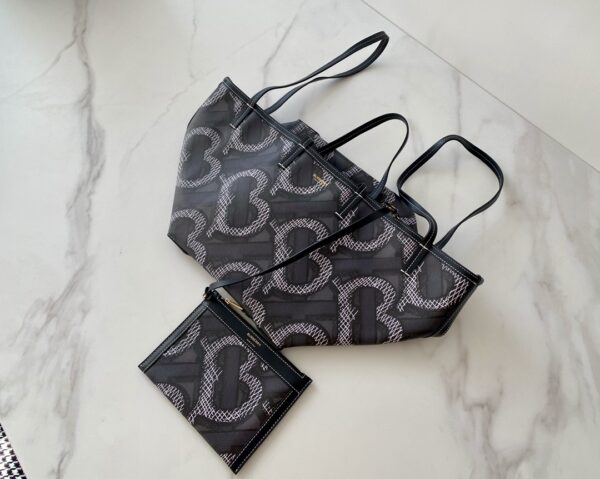 Burberry Beach Tote Bag - Black 33746 - Image 4