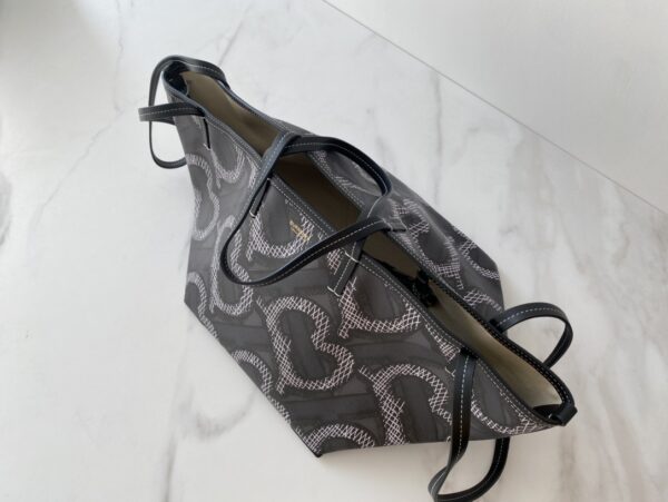 Burberry Beach Tote Bag - Black 33746 - Image 5