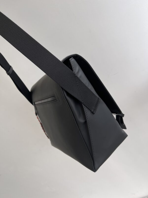 Burberry Bjiachunyuan Men's Shoulder Messenger Bag - Black 74341 - Image 5