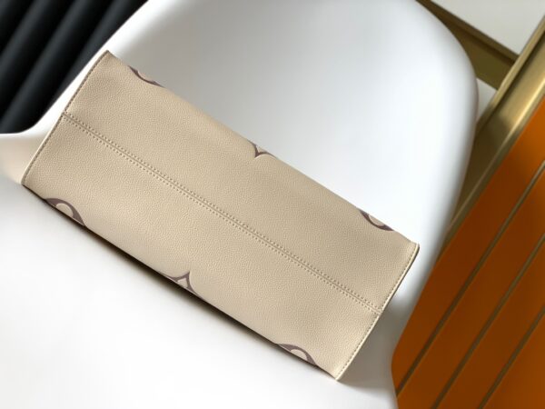 Louis Vuitto ONTHEGO Medium Handbag - White 61425 - Image 4