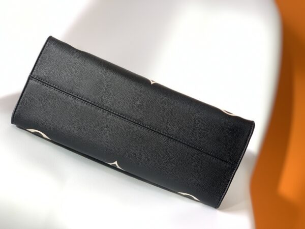 Louis Vuitto ONTHEGO Medium Handbag - Black 95785 - Image 4