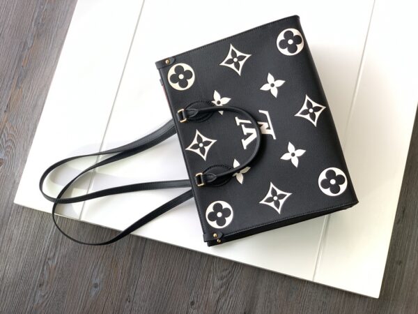 Louis Vuitto ONTHEGO Medium Handbag - Black 95785 - Image 3