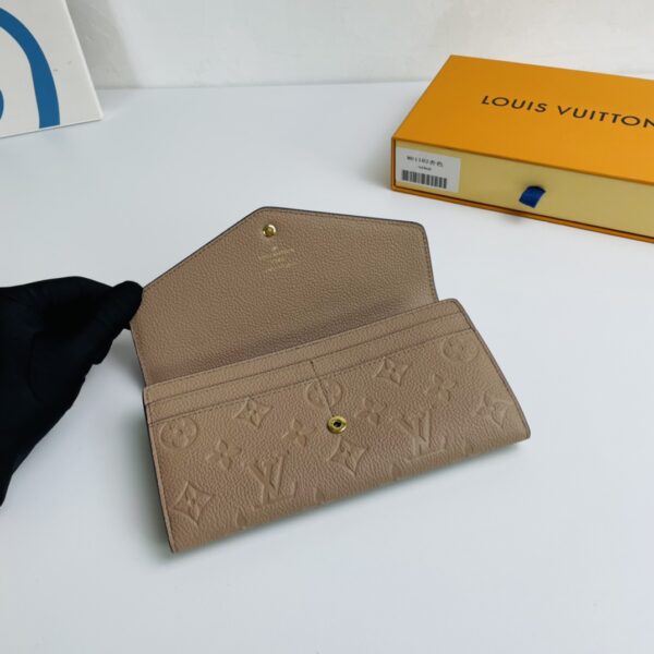 Louis Vuitton Monogram Envelope Style Sarah Wallet - Apricot 41516 - Image 3