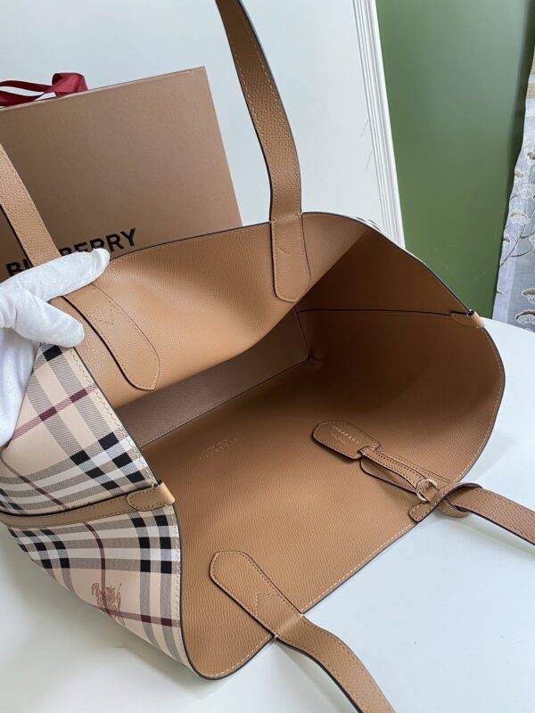 Burberry Ample Double-Sided Shopping Bag - Brown 96158 - Image 2