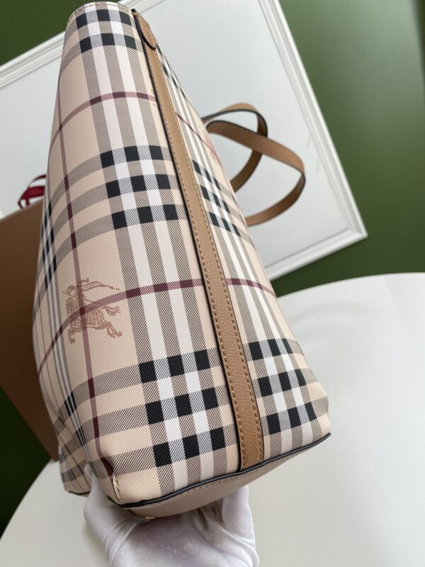 Burberry Ample Double-Sided Shopping Bag - Brown 96158 - Image 4